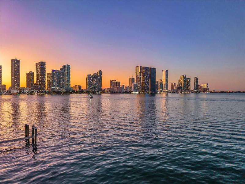 851 Venetian Dr, Miami, 33139